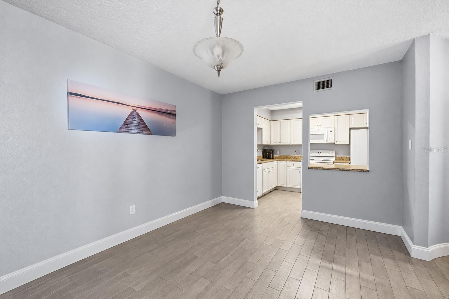 O6446627 Property Photo 11