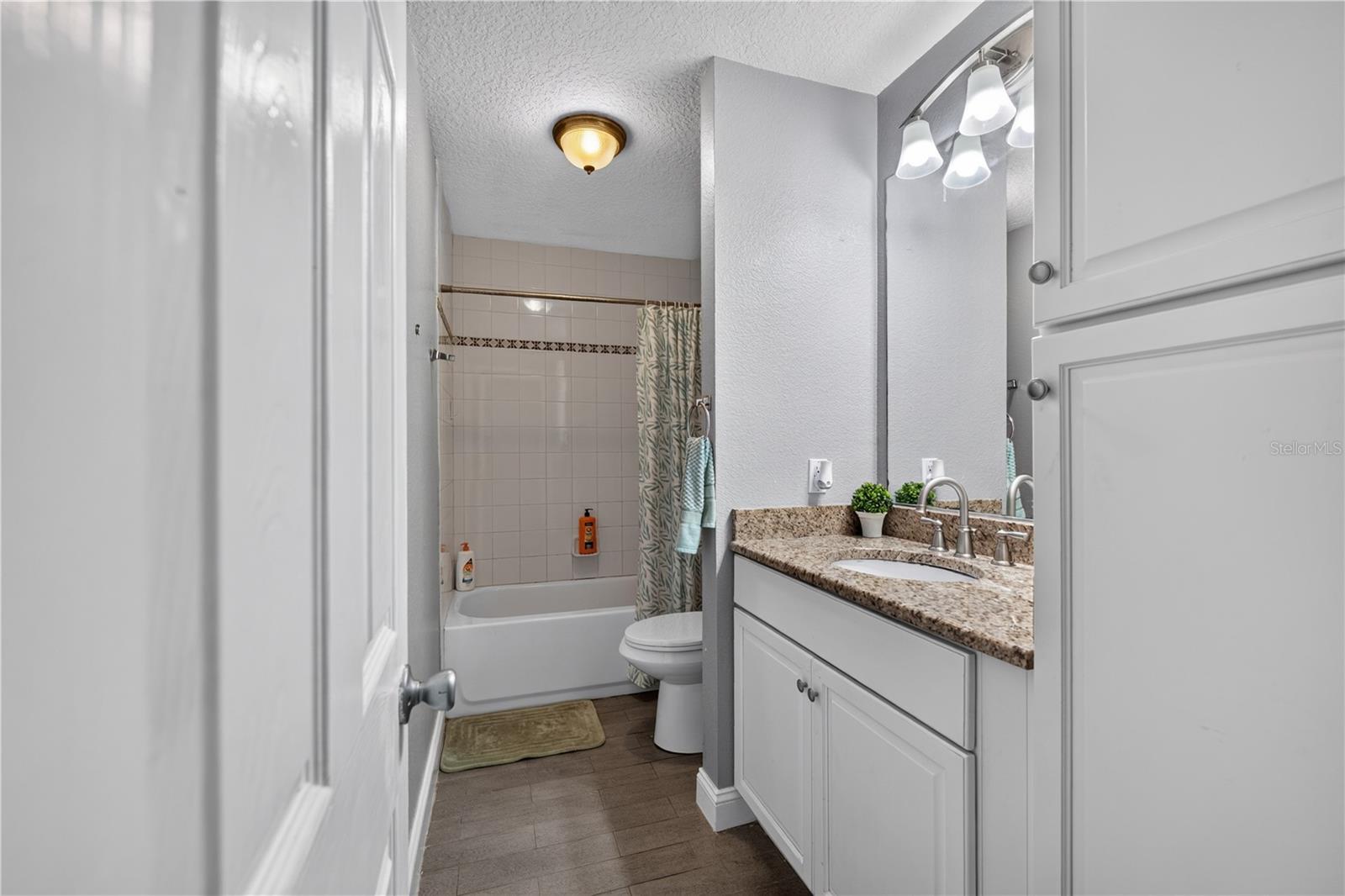 O6446627 Property Photo 13