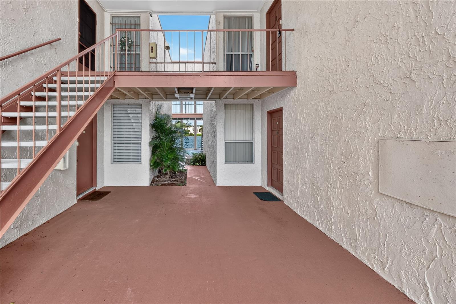 O6446627 Property Photo 17