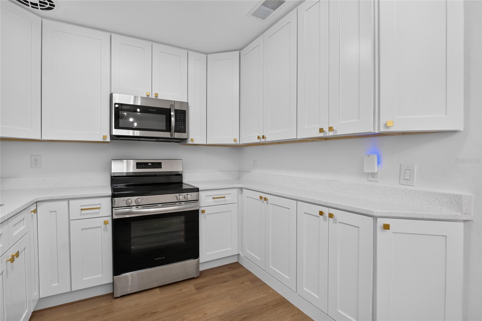 100 Pinecrest Dr Property Photo 13