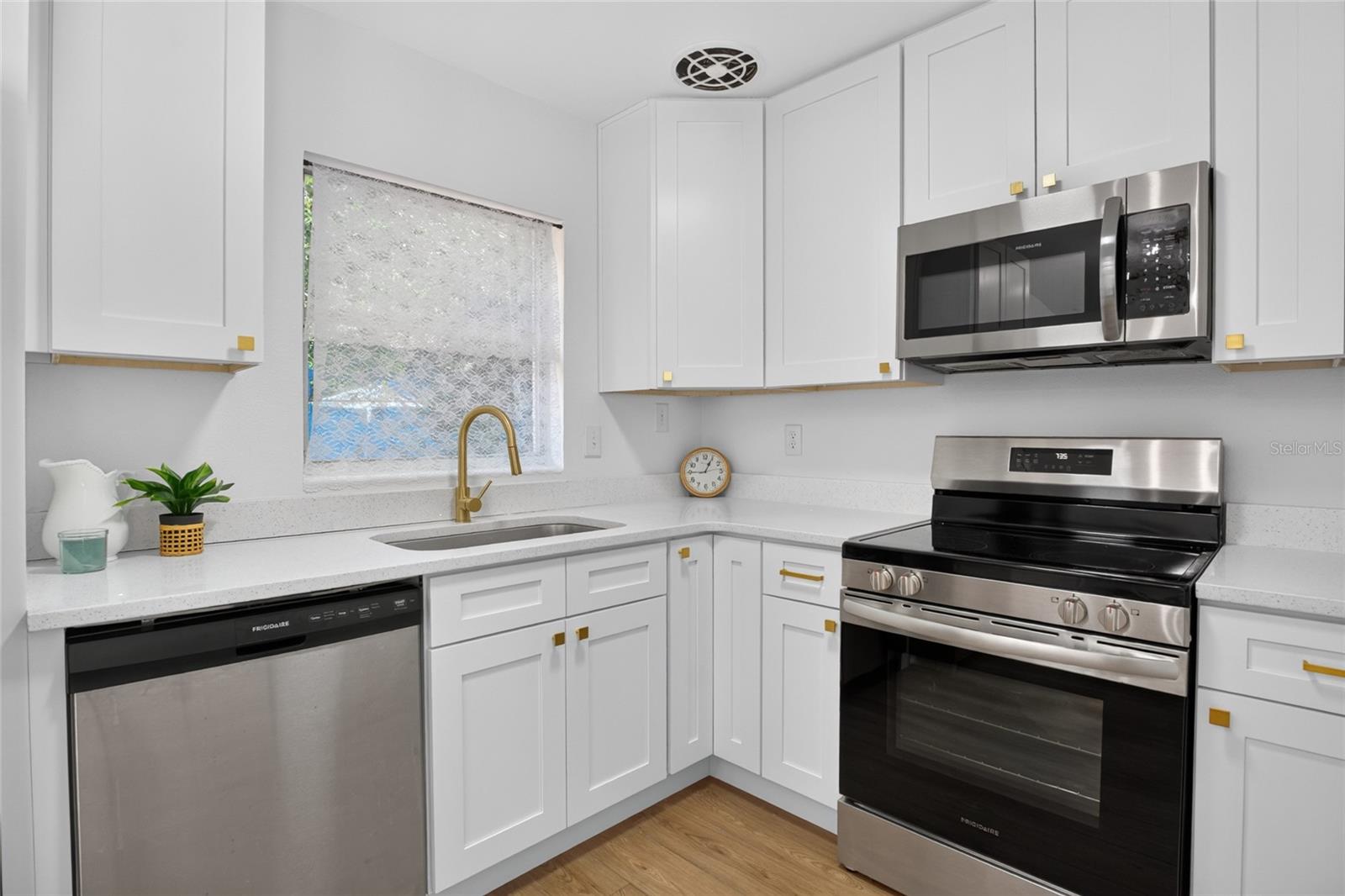 100 Pinecrest Dr Property Photo 15