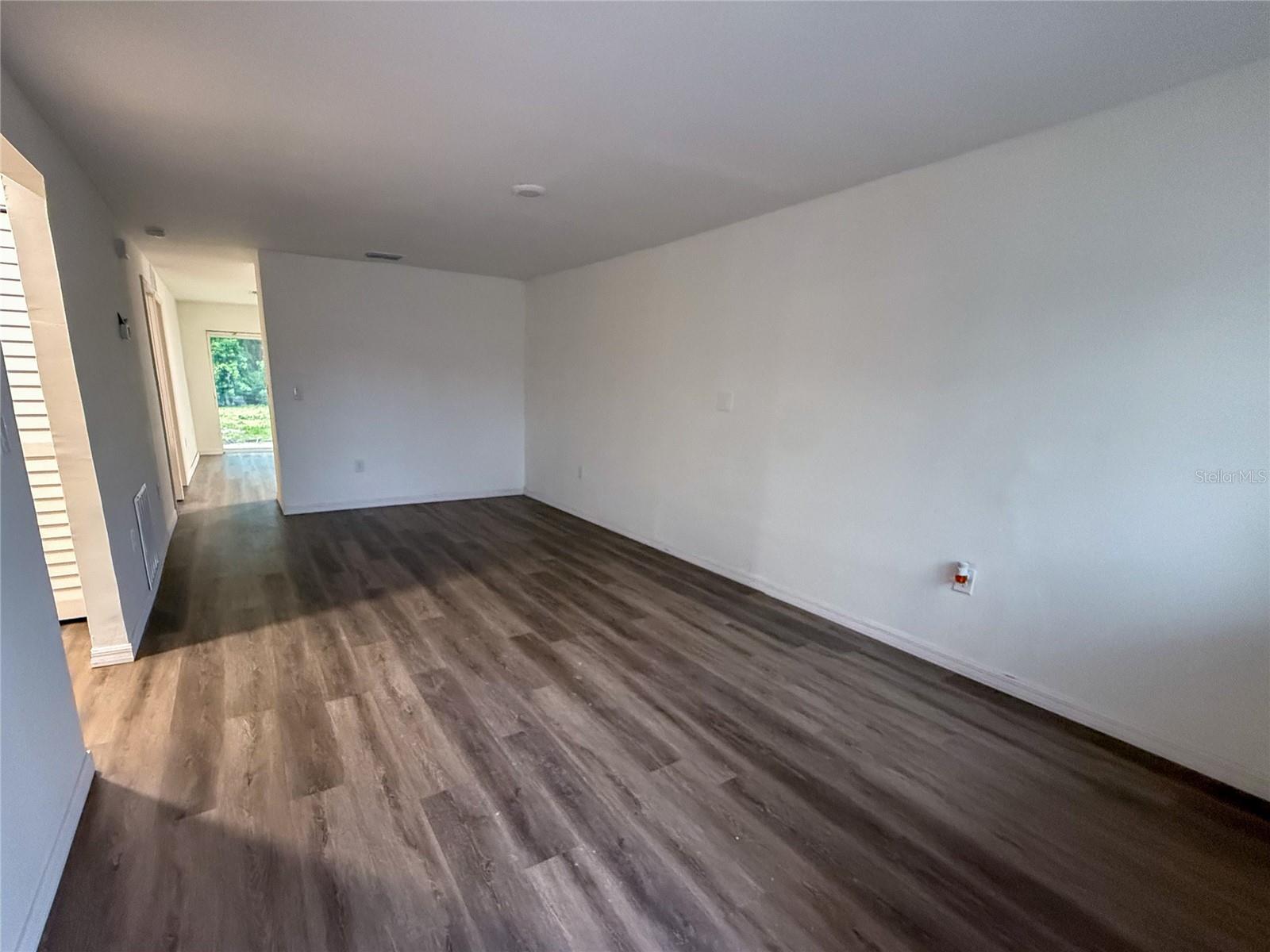 4405 Continental Blvd Property Photo 3