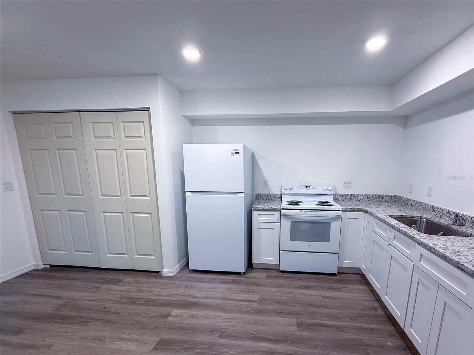 4405 Continental Blvd Property Photo 4