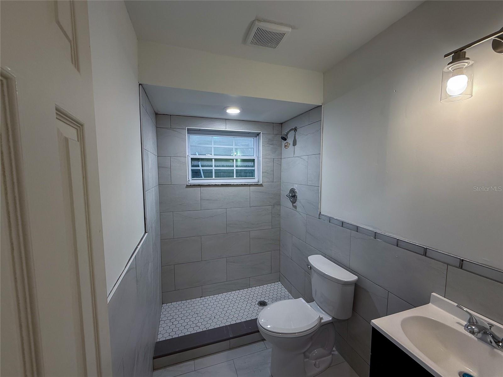 4405 Continental Blvd Property Photo 11