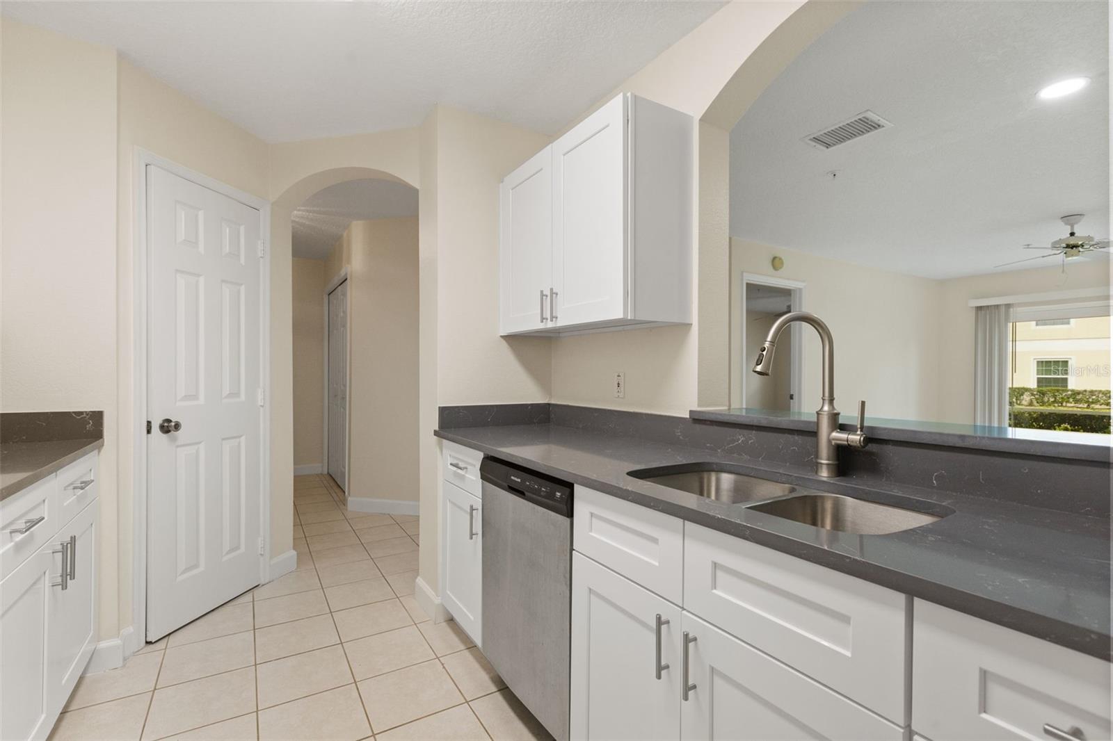 3930 Southpointe Dr #205 Property Photo 9