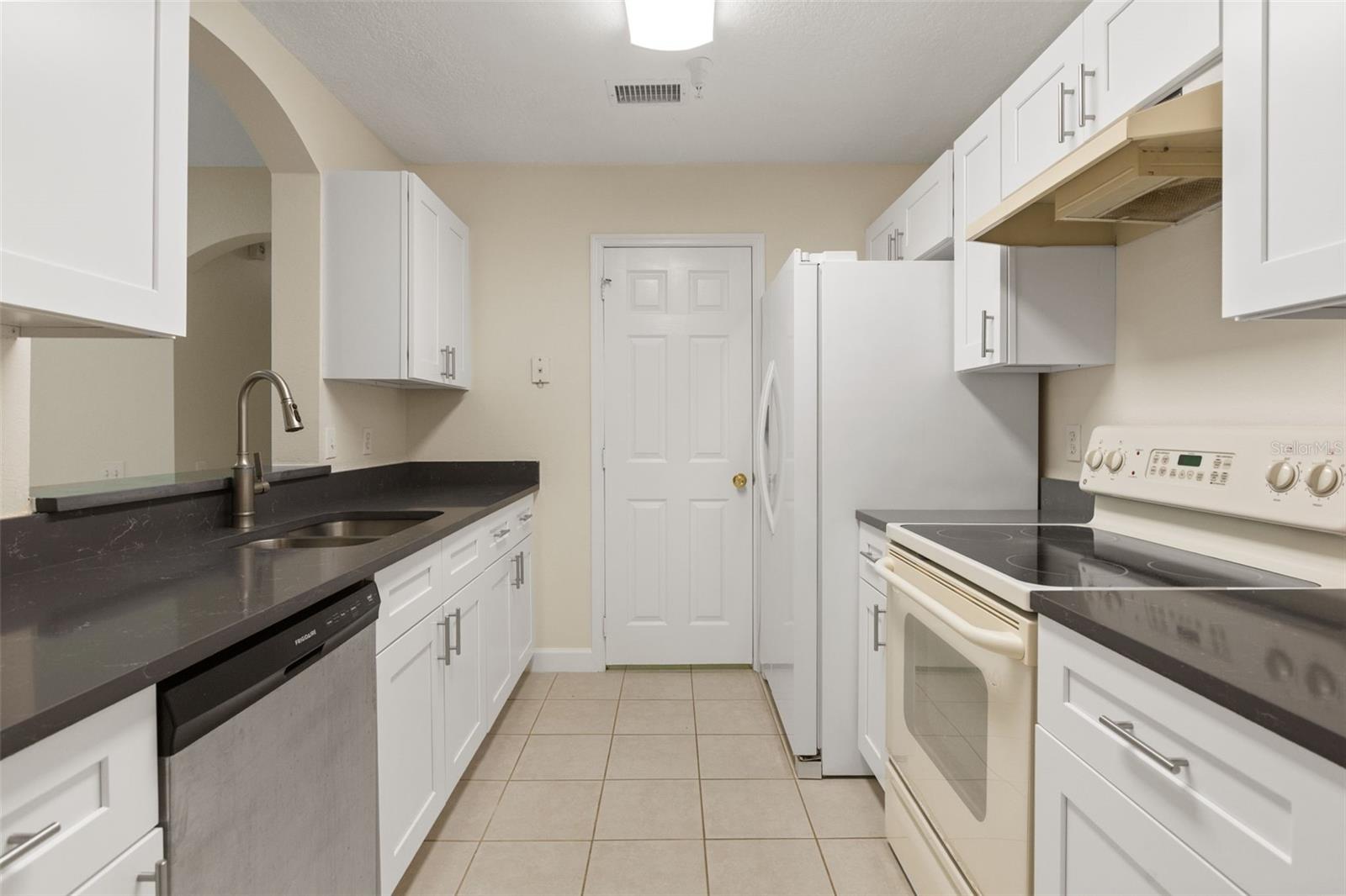 3930 Southpointe Dr #205 Property Photo 11