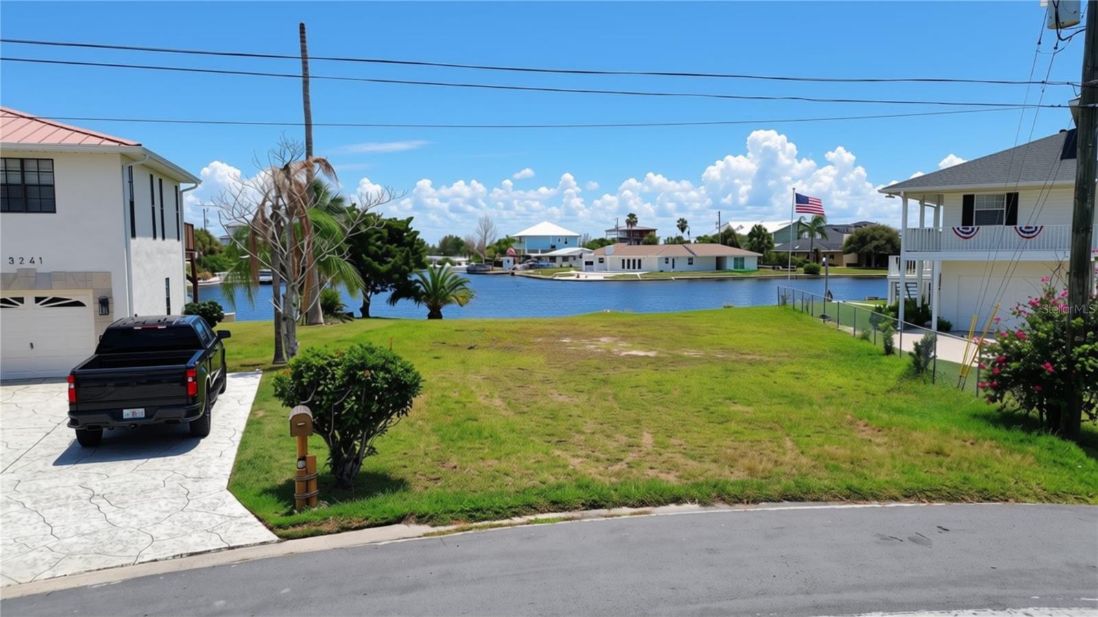 3245 Gulf Coast Dr Property Photo 4