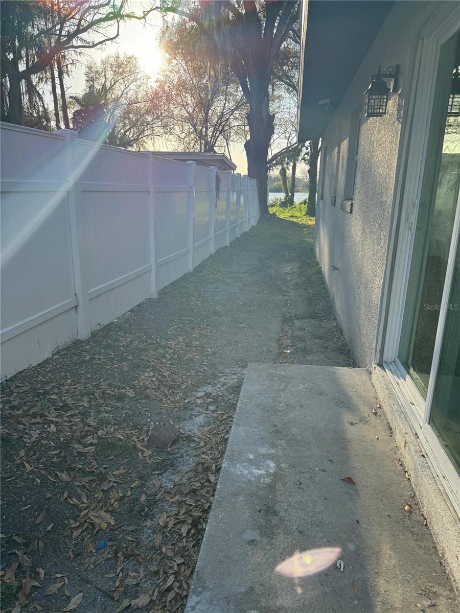 410 Sunset Dr Property Photo 3