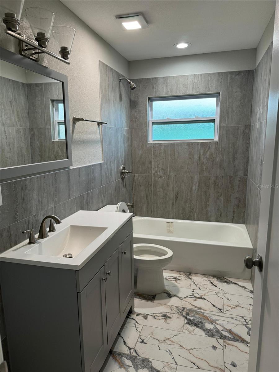 410 Sunset Dr Property Photo 9