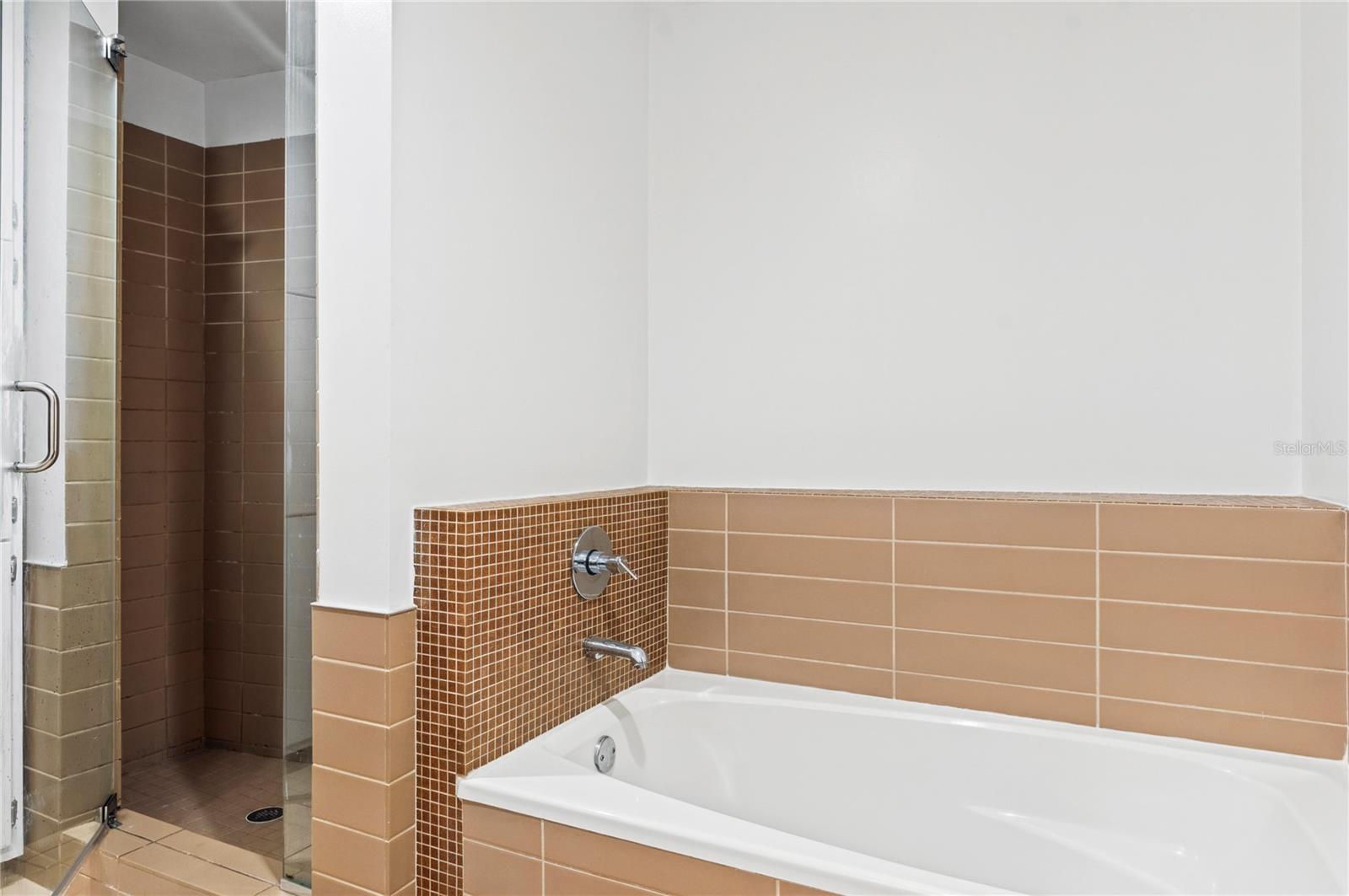 912 Channelside Dr #2414 Property Photo 18