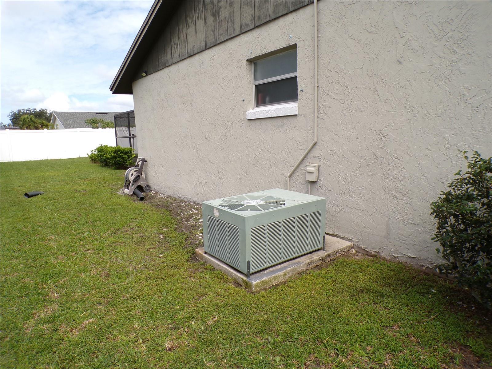 711 Wedge Ln Property Photo 9