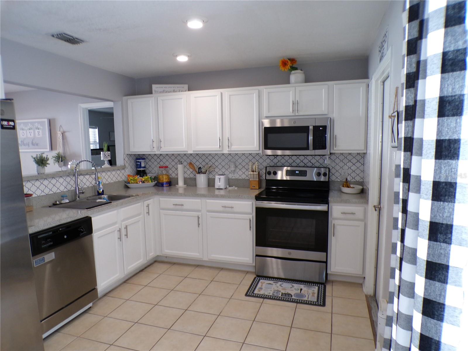 711 Wedge Ln Property Photo 20