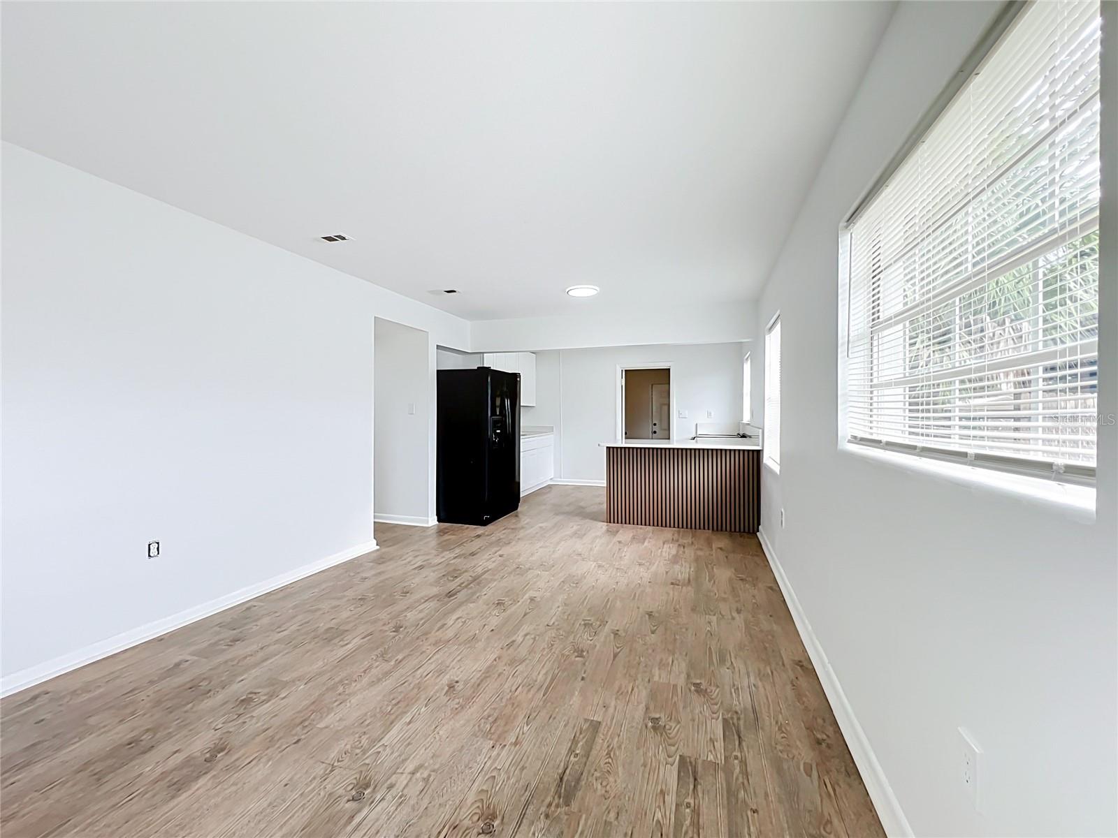 1127 Grove Ave Property Photo 8