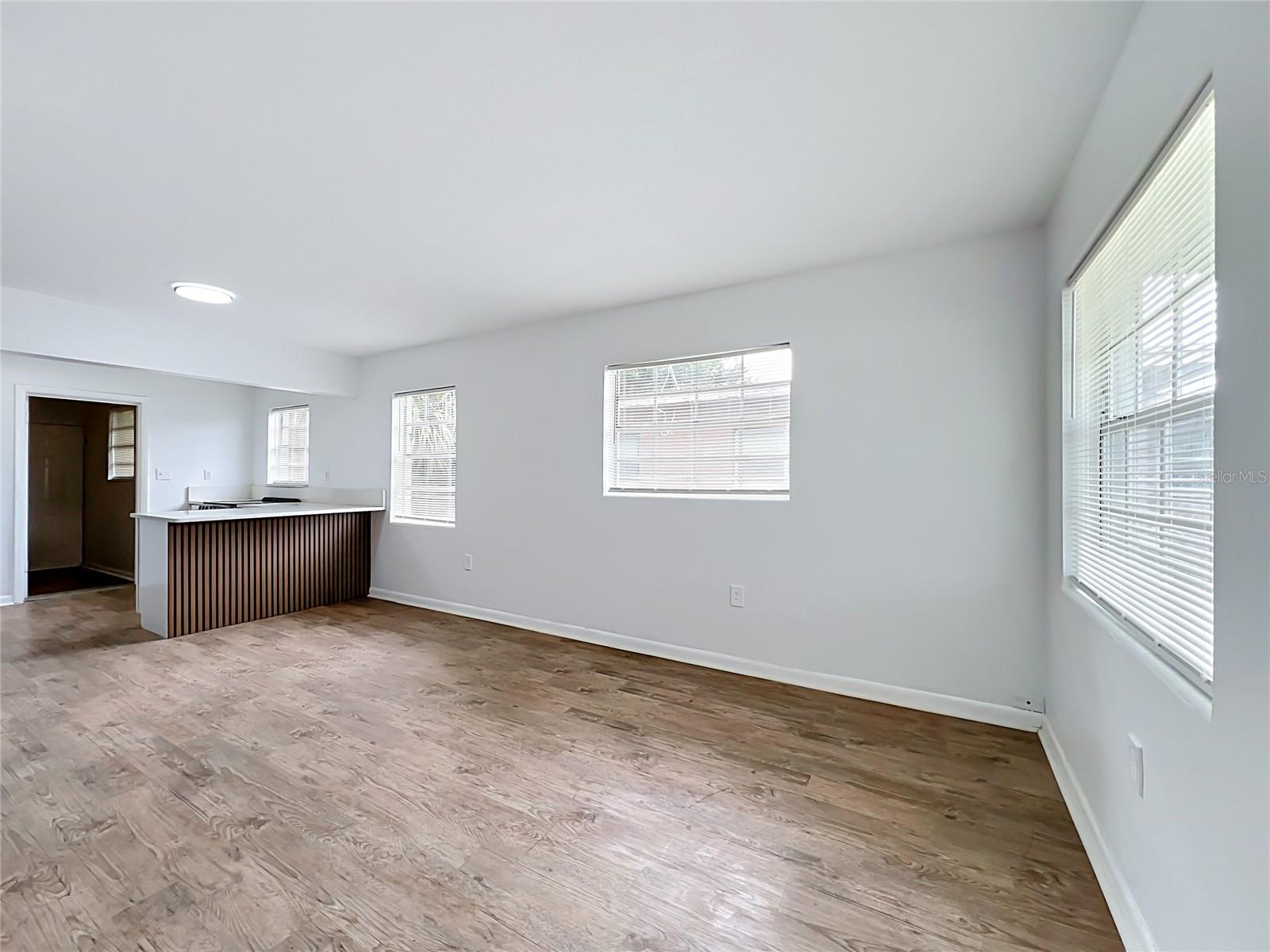 1127 Grove Ave Property Photo 9