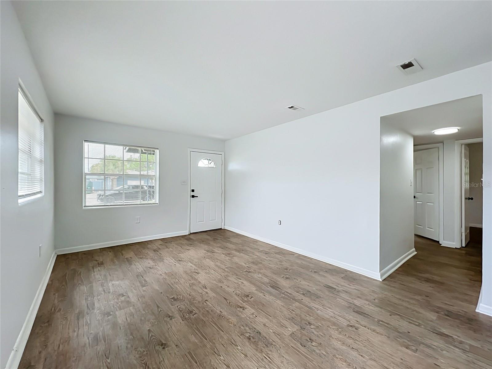 1127 Grove Ave Property Photo 10