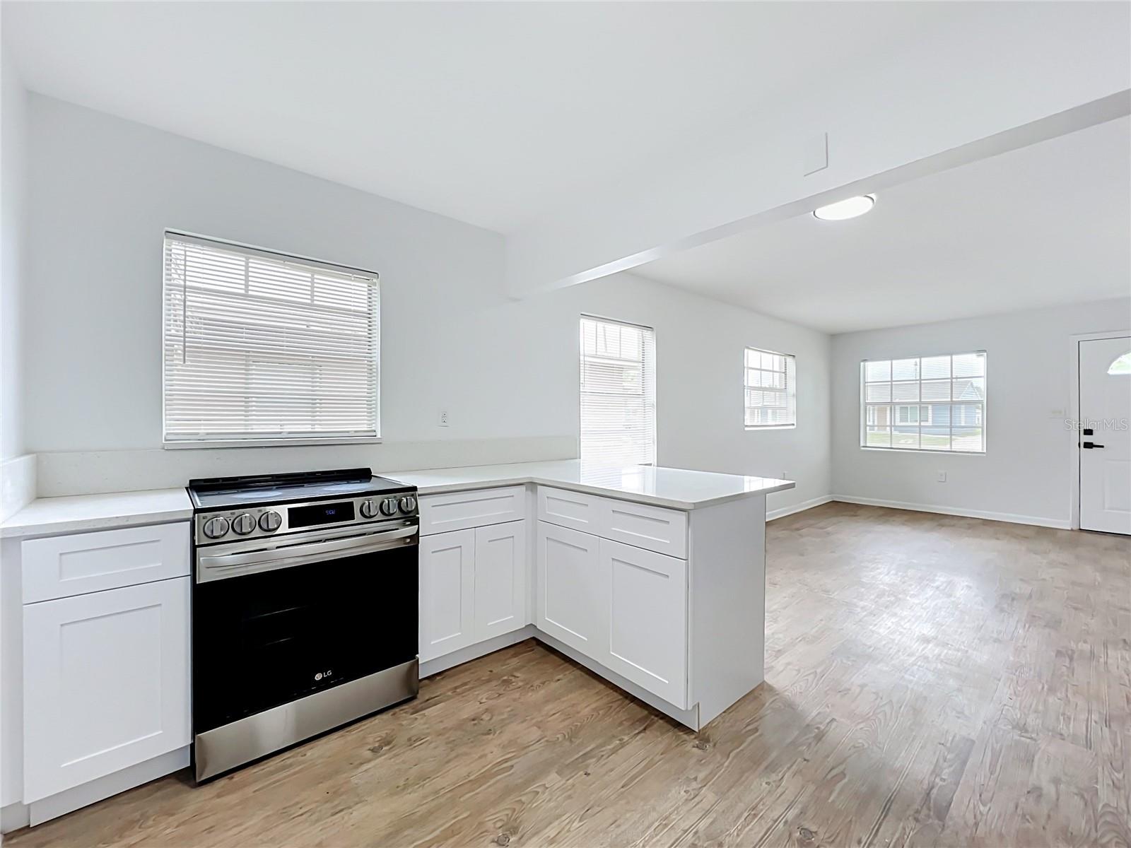 1127 Grove Ave Property Photo 12