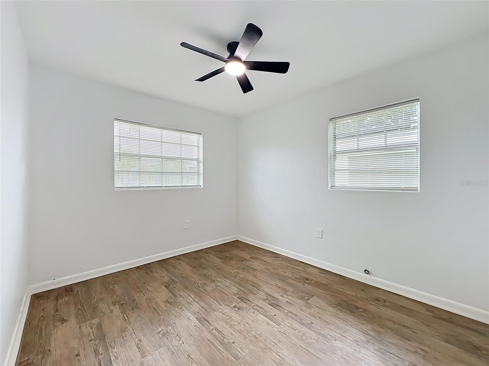 1127 Grove Ave Property Photo 15