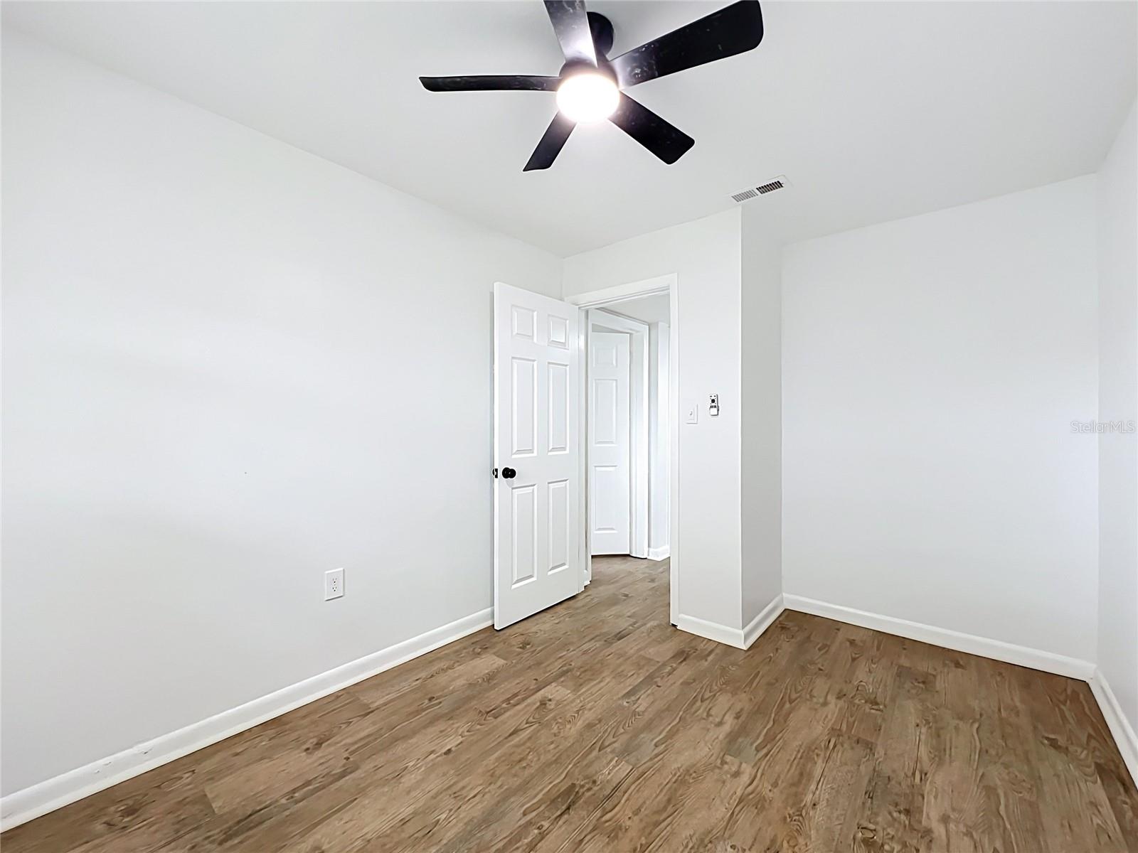 1127 Grove Ave Property Photo 19