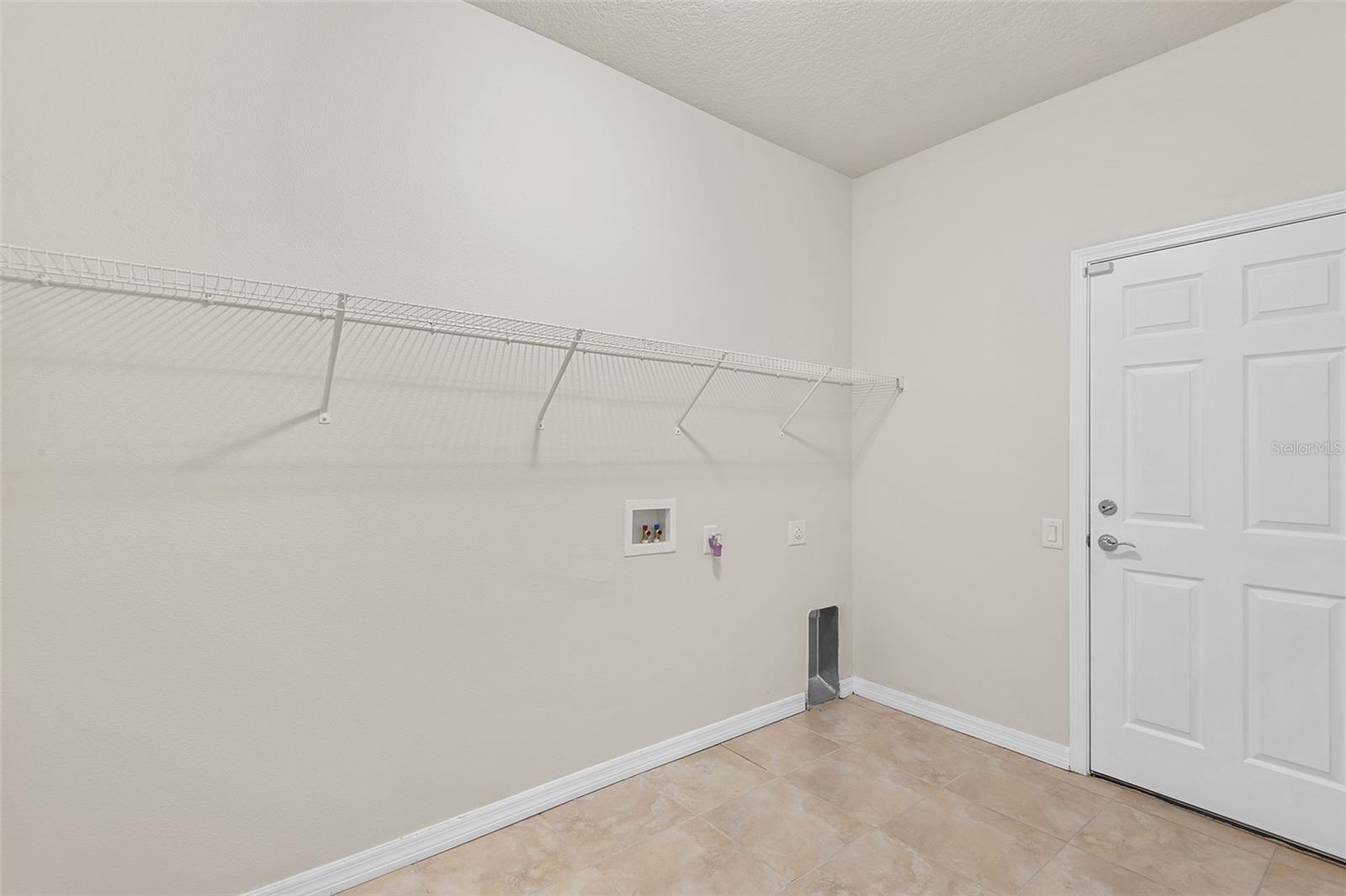 2236 Landside Dr Property Photo 14