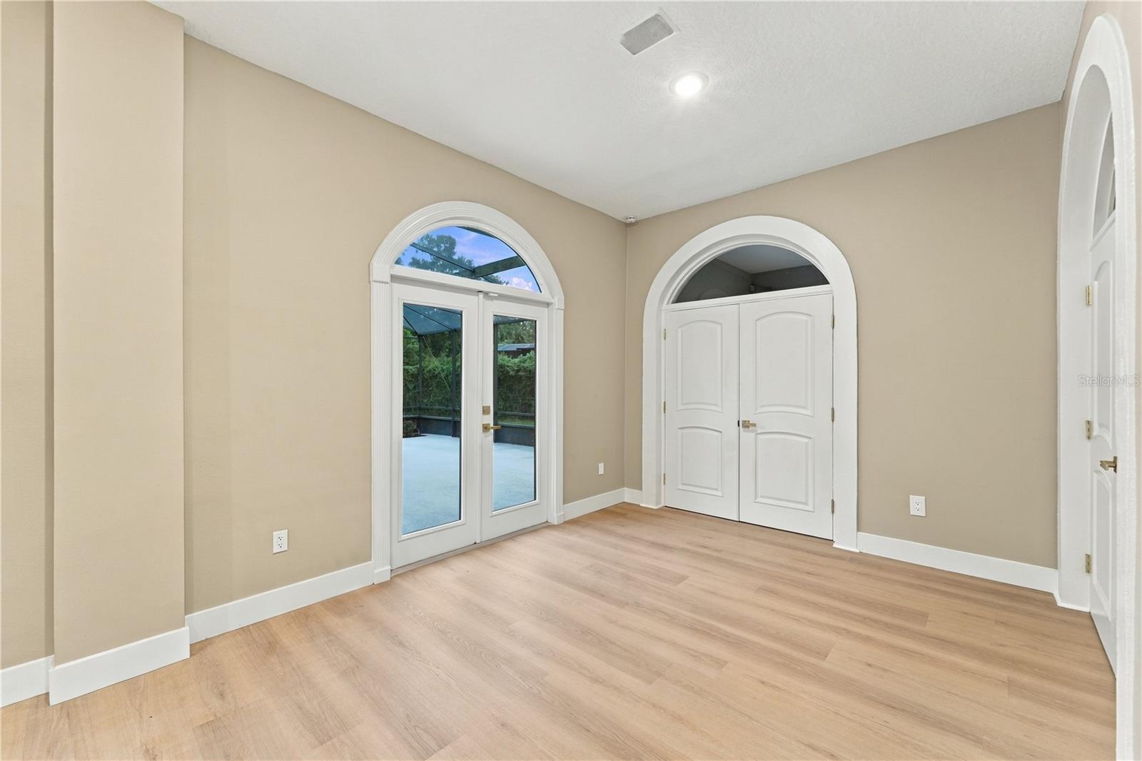 1055 Edmiston Pl Property Photo 7