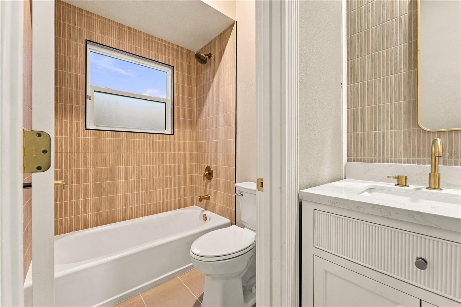 1055 Edmiston Pl Property Photo 16