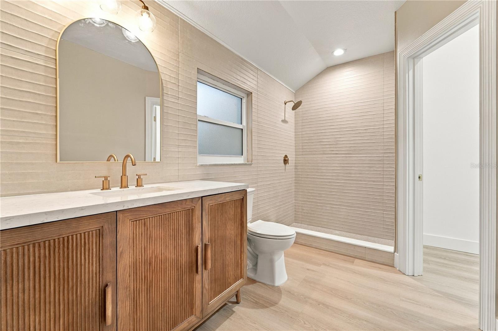 1055 Edmiston Pl Property Photo 17