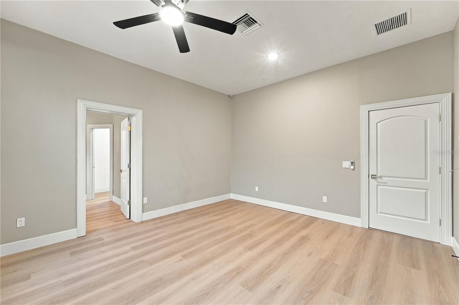1055 Edmiston Pl Property Photo 29