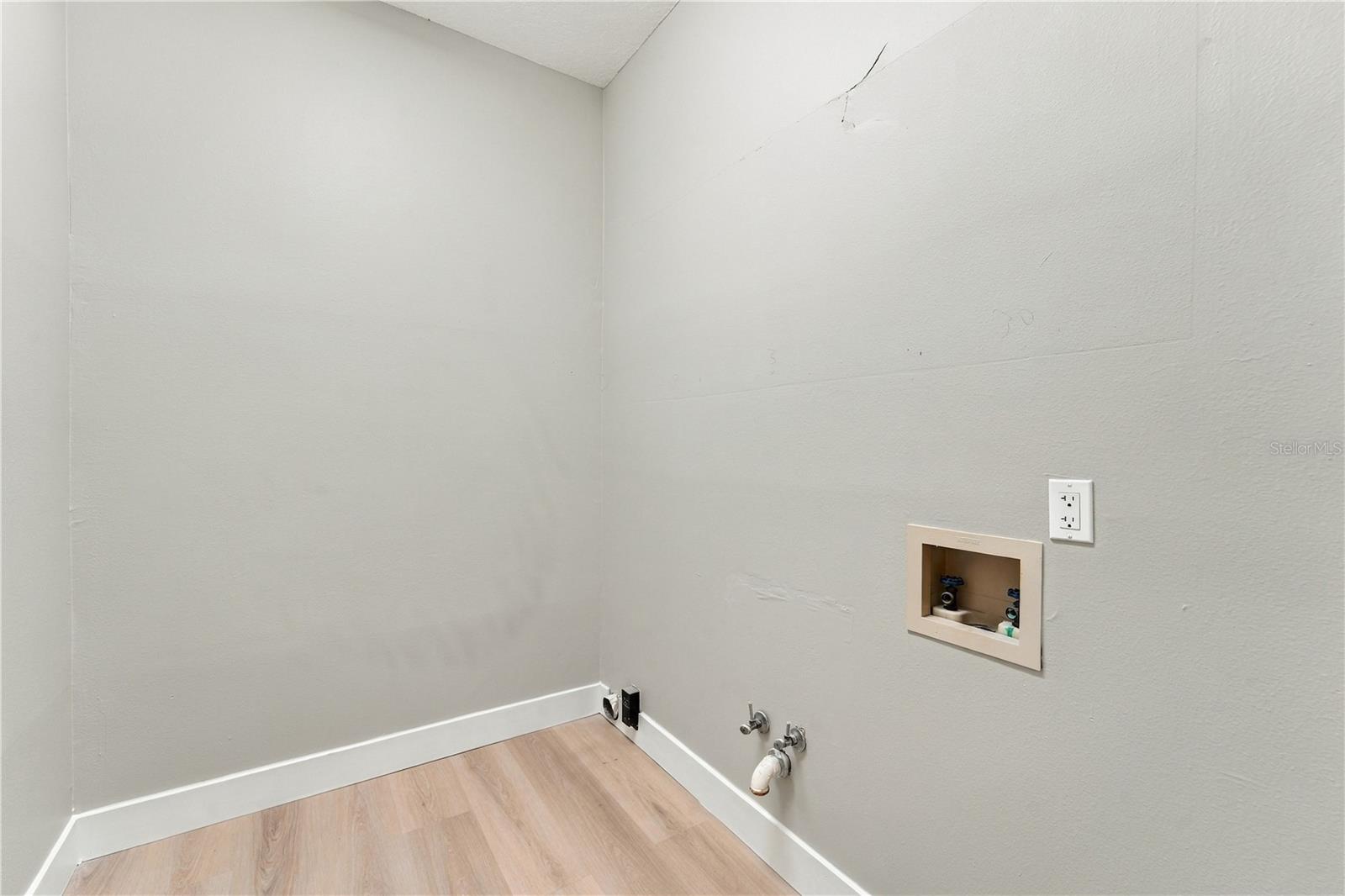 1055 Edmiston Pl Property Photo 31