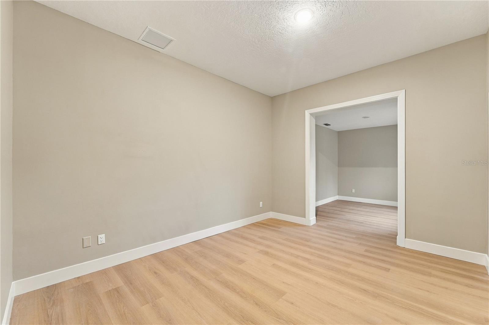 1055 Edmiston Pl Property Photo 32