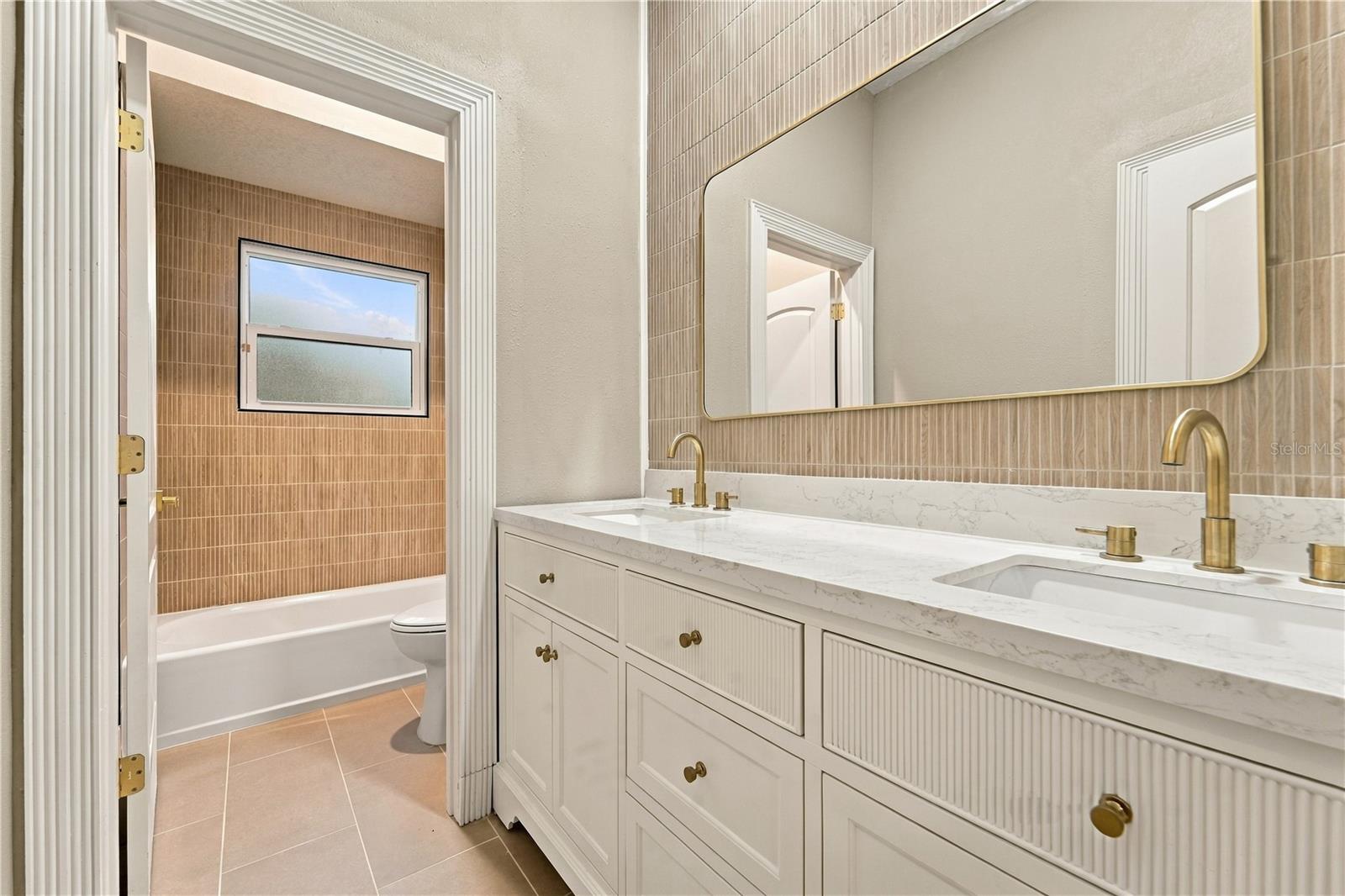 1055 Edmiston Pl Property Photo 37