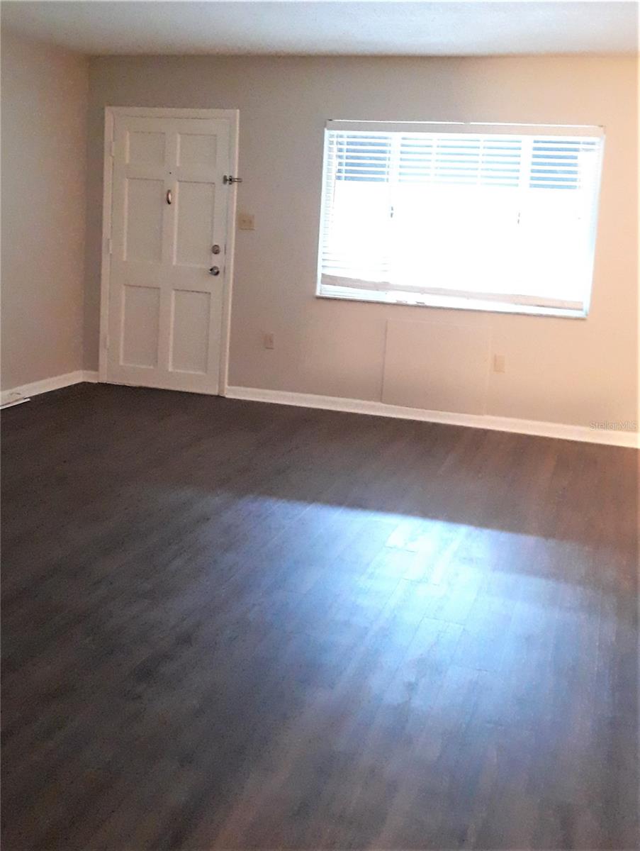 3200 Fairway Ln #5 Property Photo 3