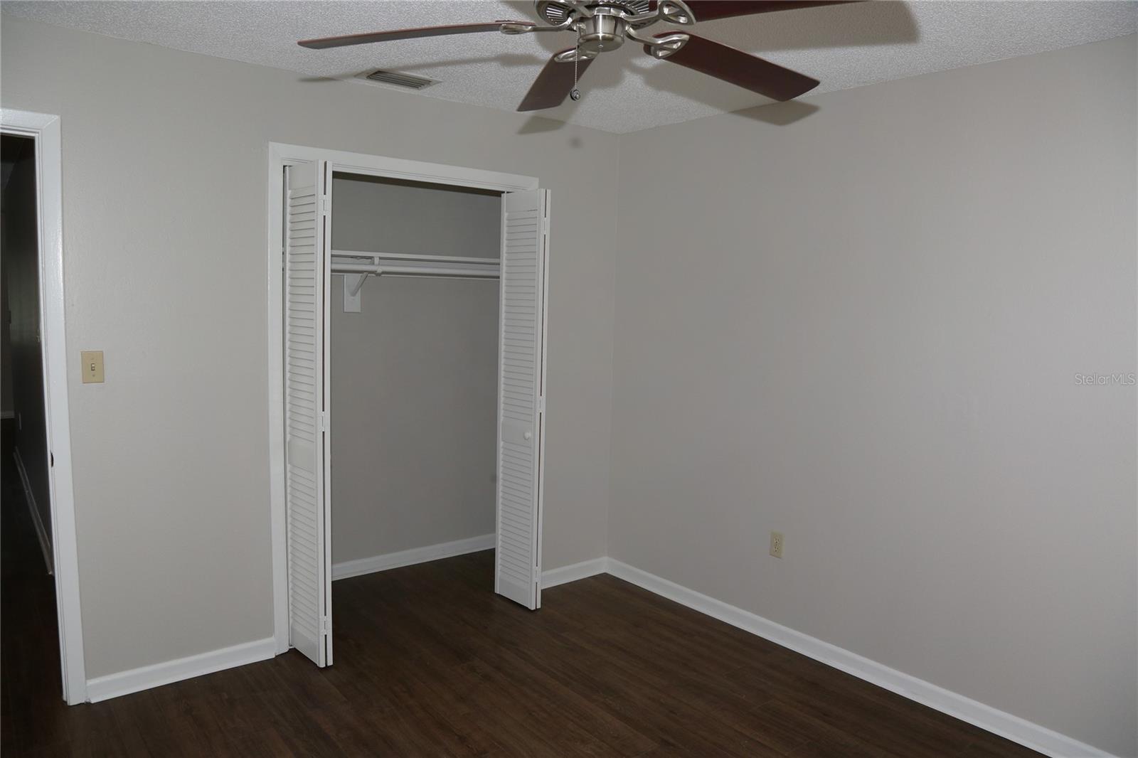3200 Fairway Ln #5 Property Photo 6