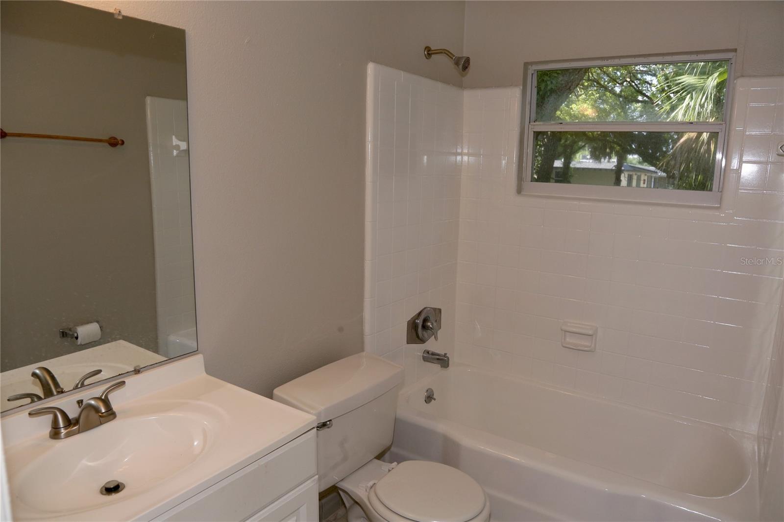3200 Fairway Ln #5 Property Photo 8