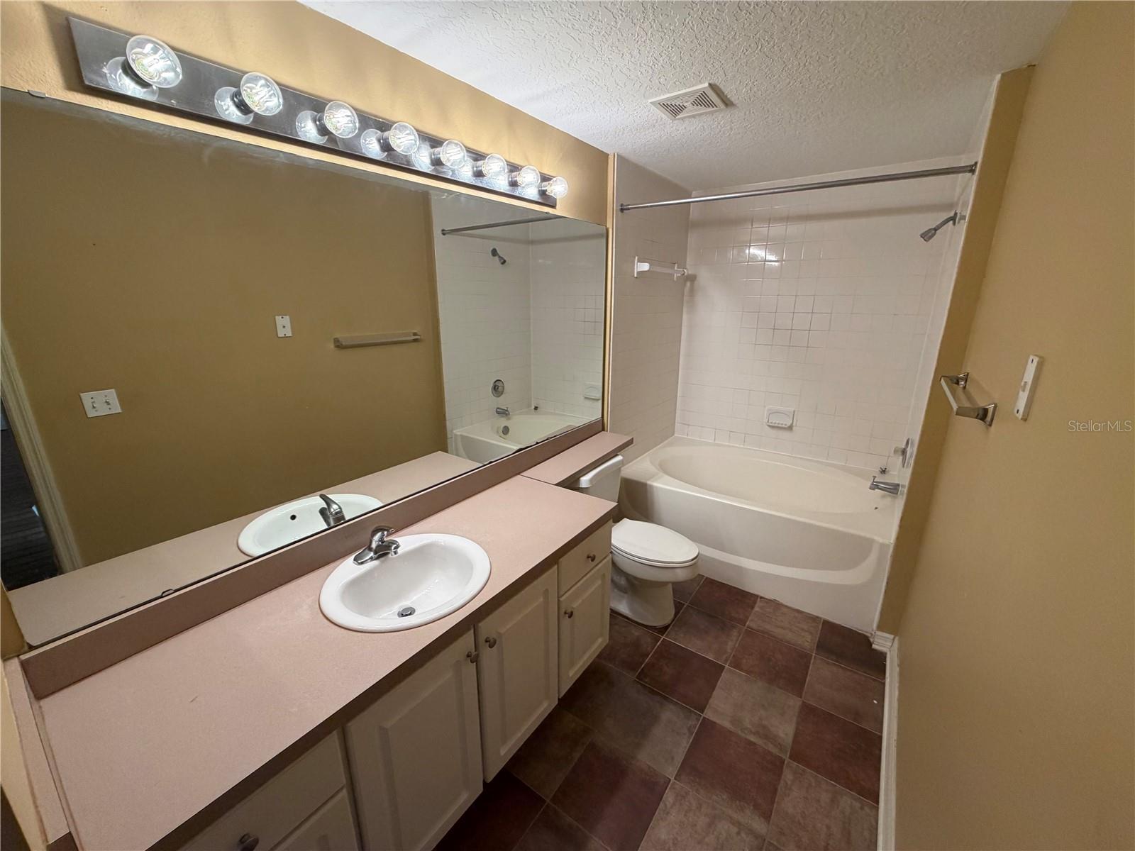 5578 Metrowest Blvd #204 Property Photo 10