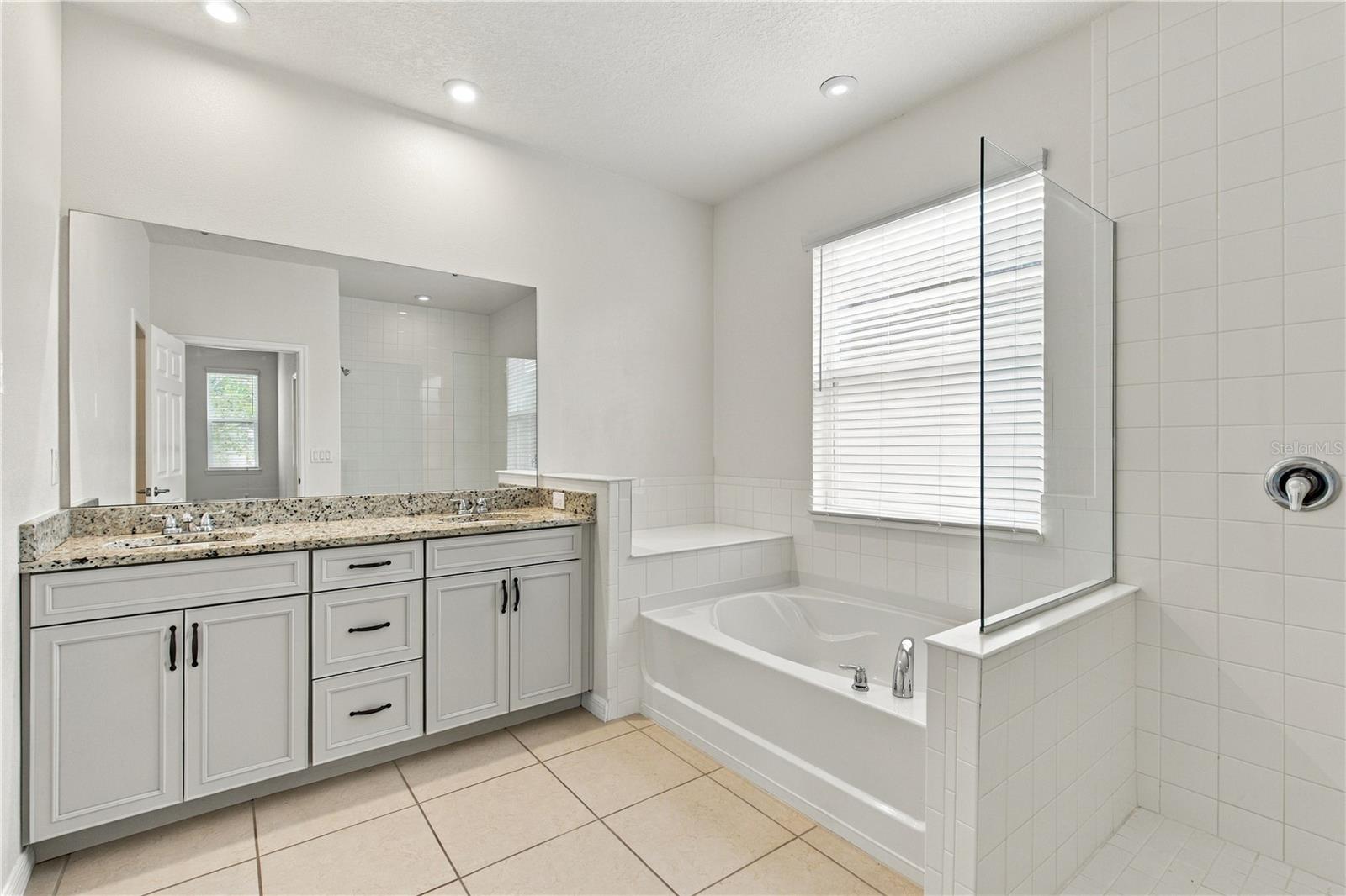 2500 Avian Loop Property Photo 27