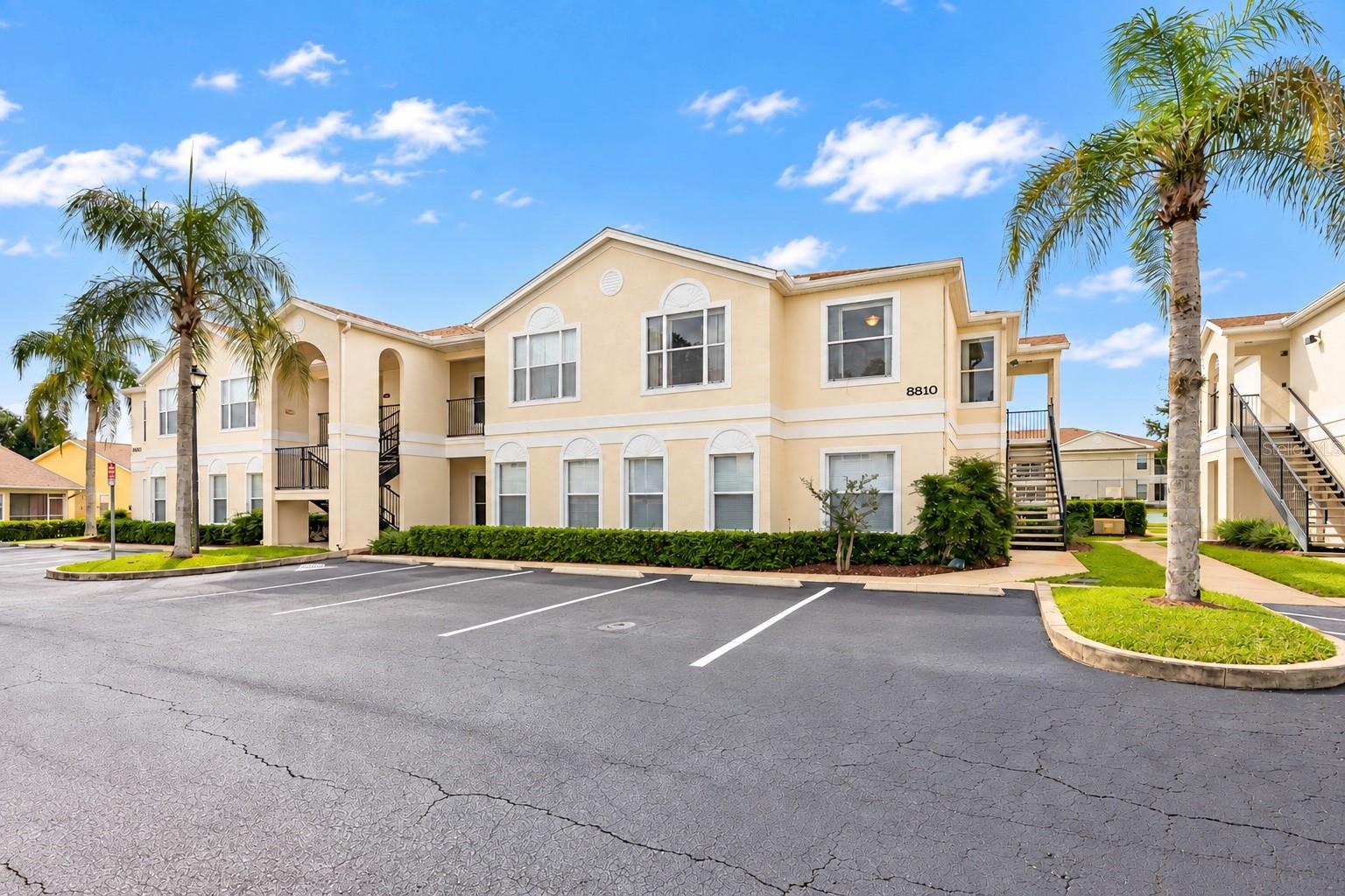 8810 GRAND PALMS CIR #B Property Photo 1