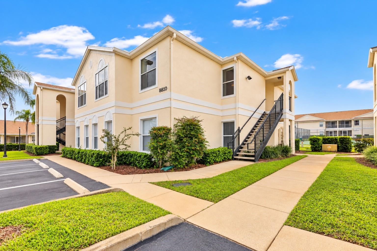 8810 Grand Palms Cir #b Property Photo 2