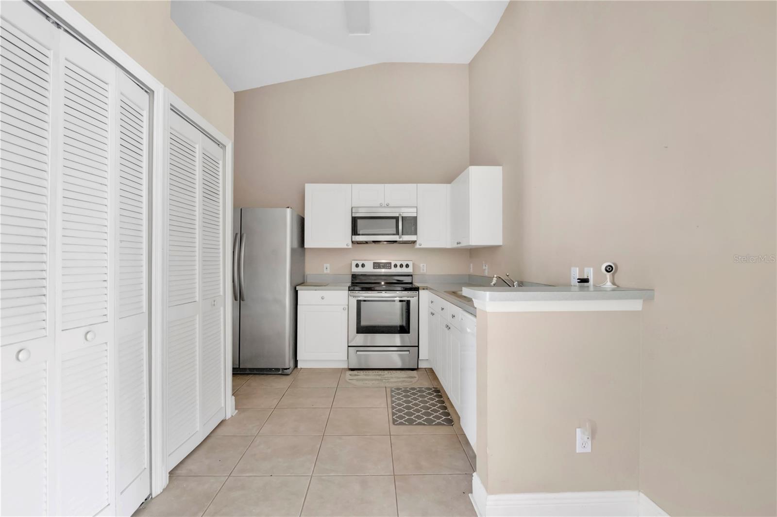 8810 Grand Palms Cir #b Property Photo 12