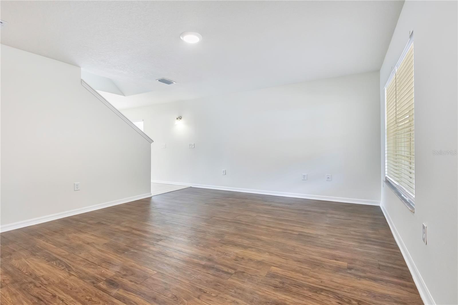 10332 Summerview Cir Property Photo 3