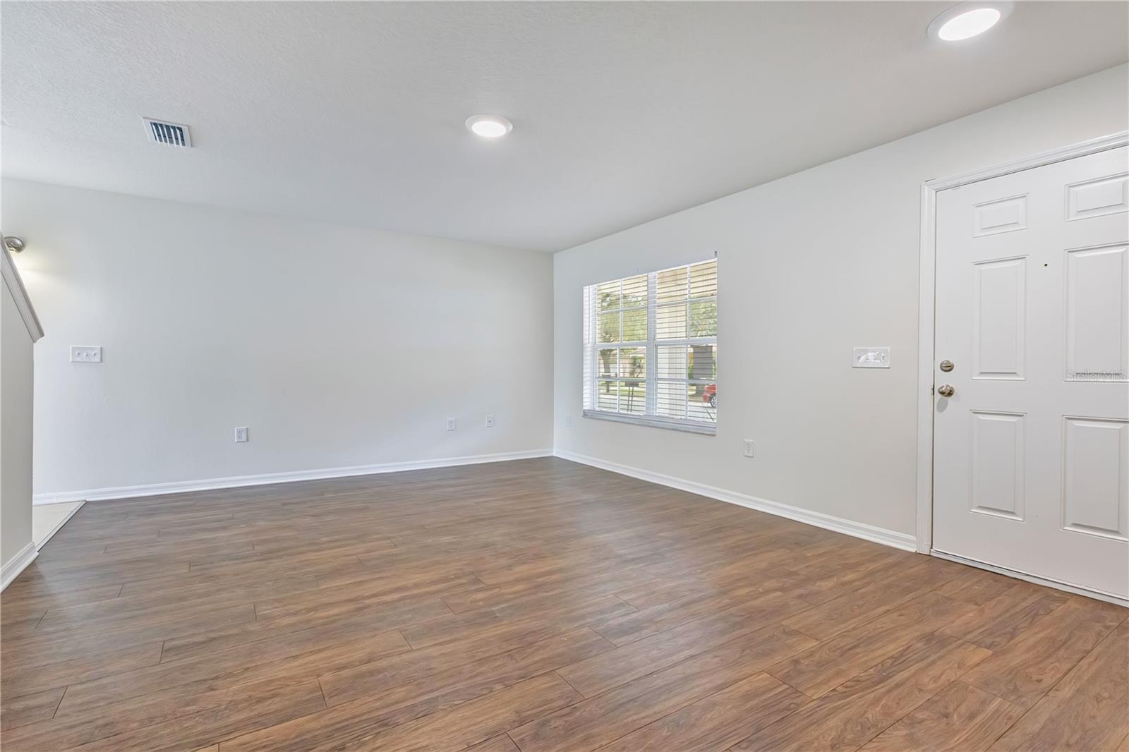 10332 Summerview Cir Property Photo 4