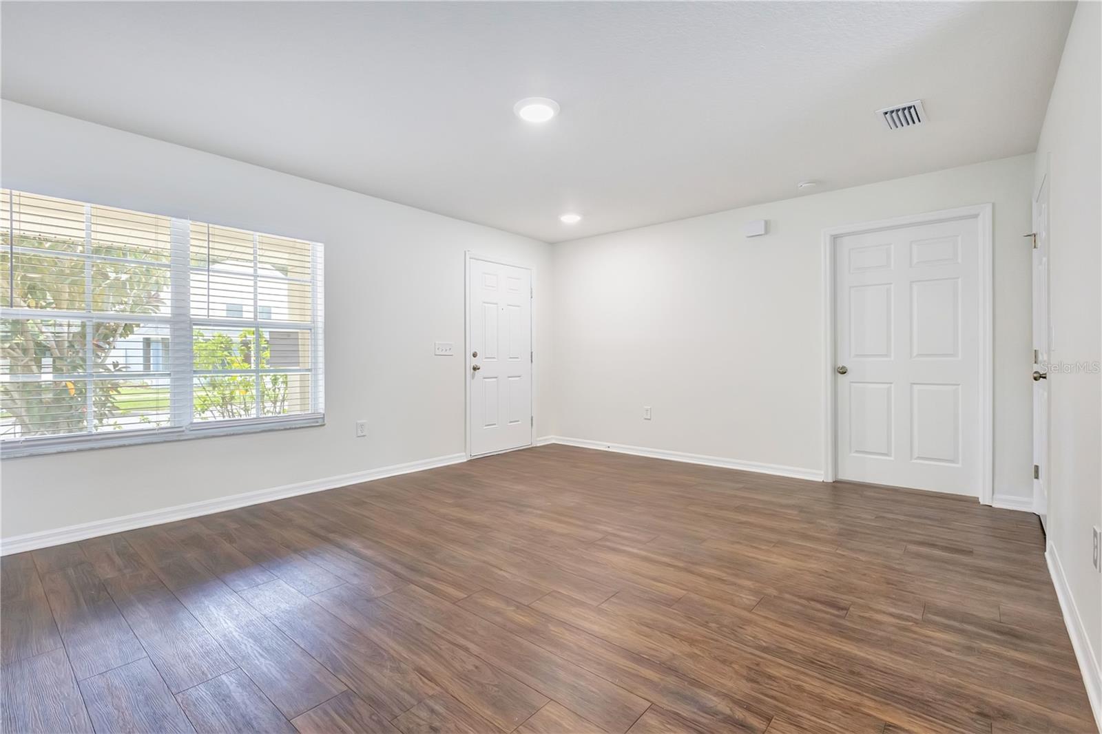 10332 Summerview Cir Property Photo 5