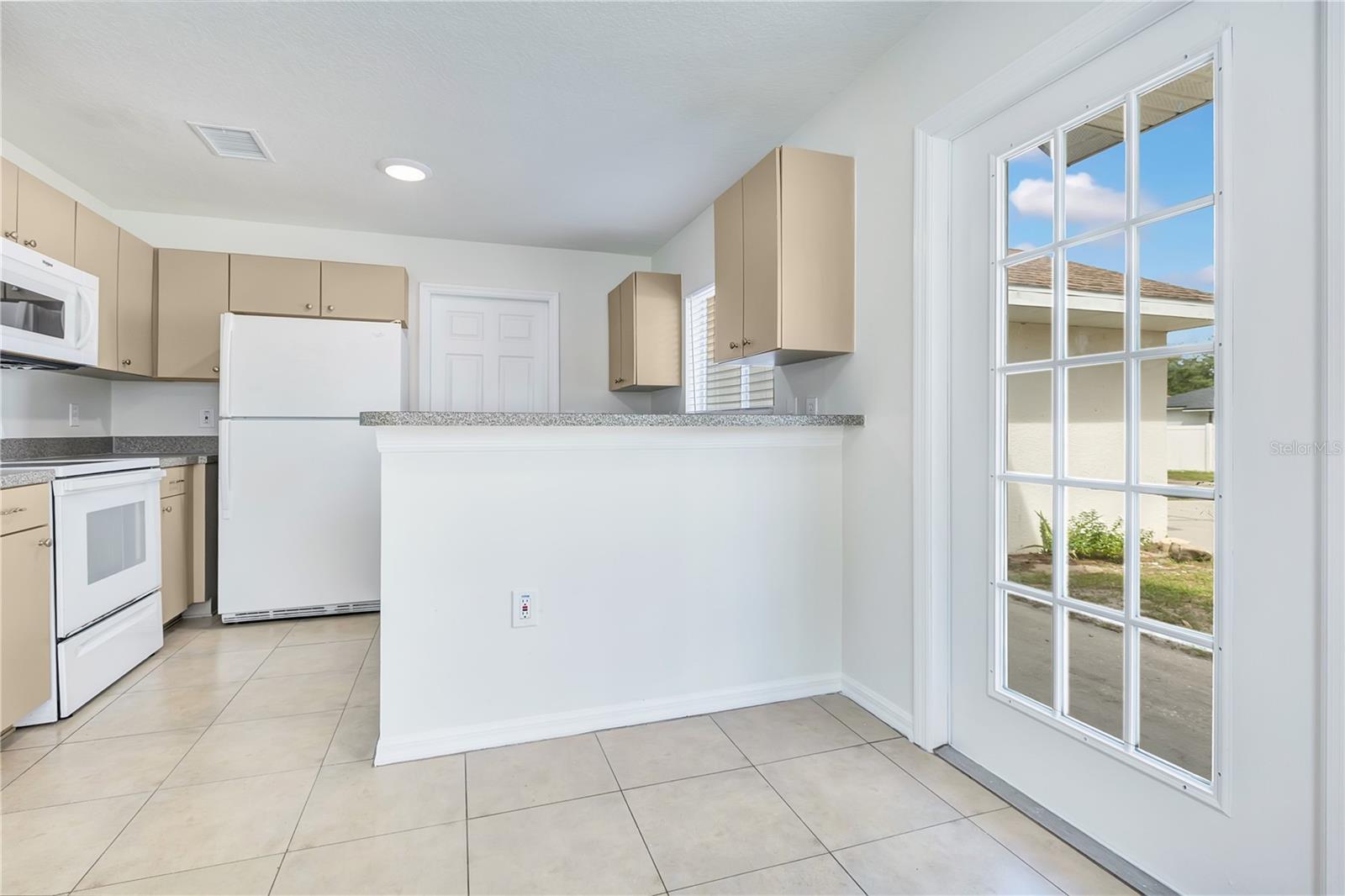 10332 Summerview Cir Property Photo 13