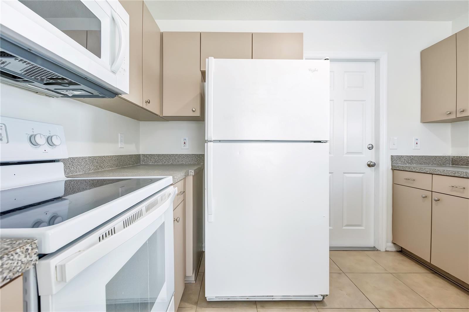 10332 Summerview Cir Property Photo 14