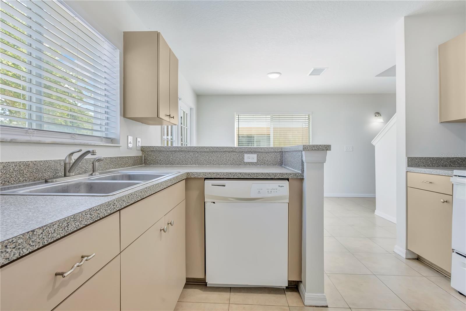 10332 Summerview Cir Property Photo 15