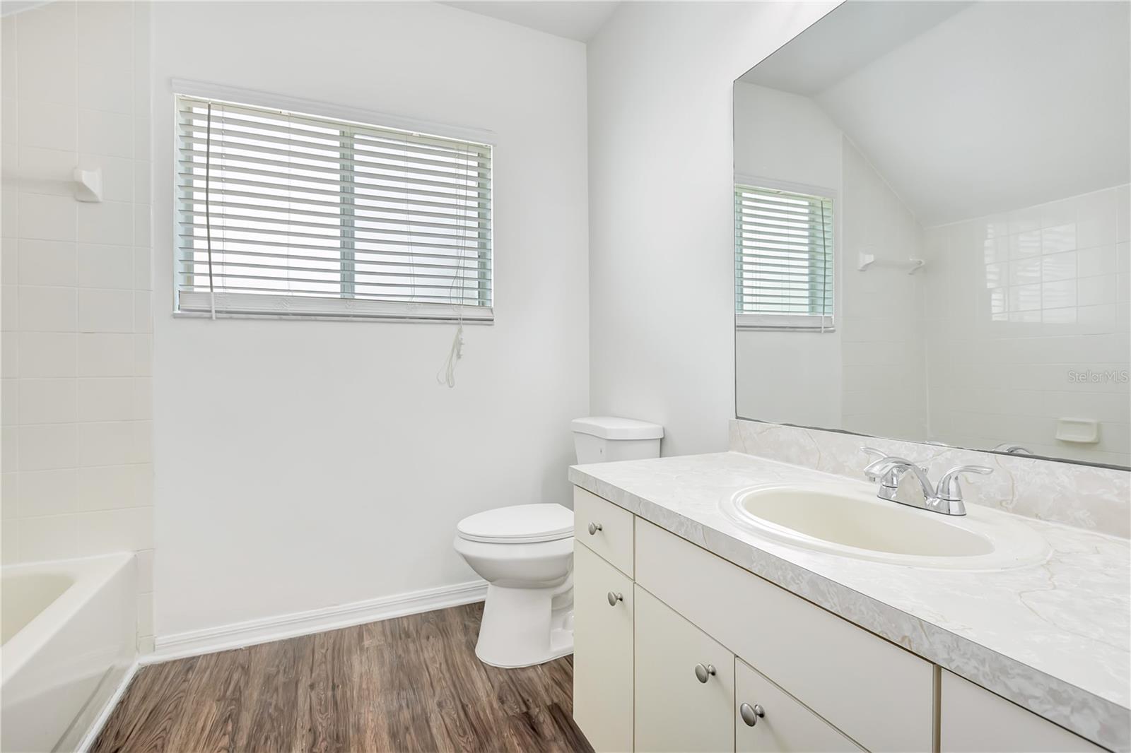 10332 Summerview Cir Property Photo 17