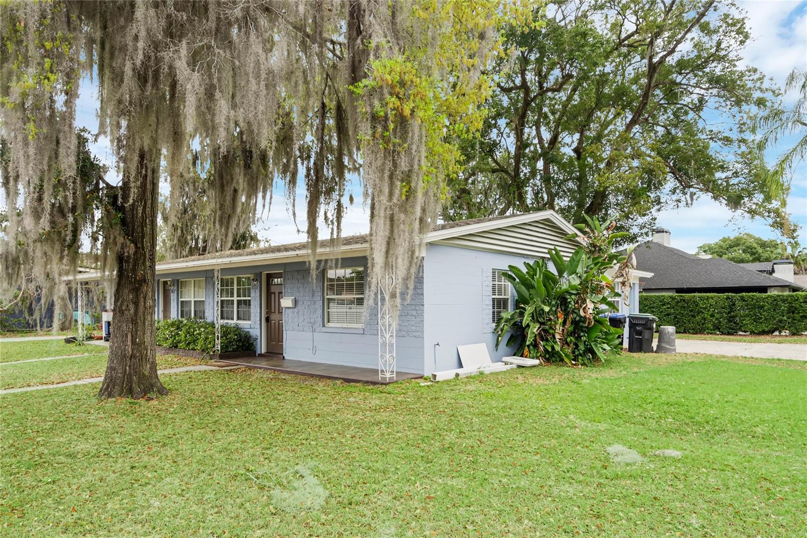2037 Woodlawn Dr Property Photo 2