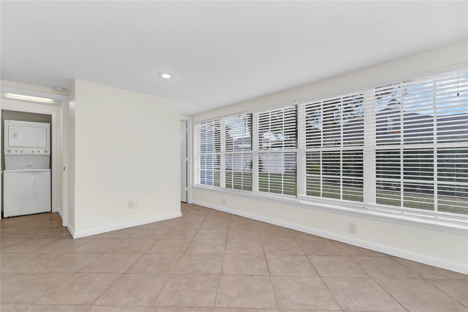 2037 Woodlawn Dr Property Photo 4