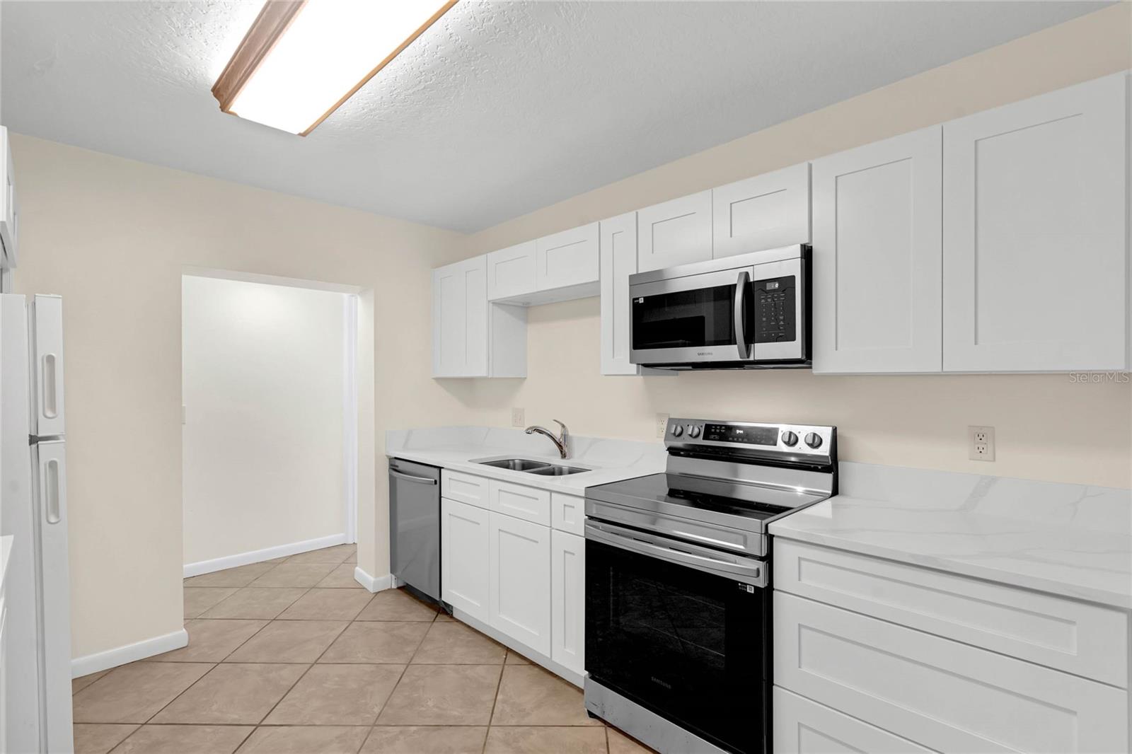 2037 Woodlawn Dr Property Photo 6