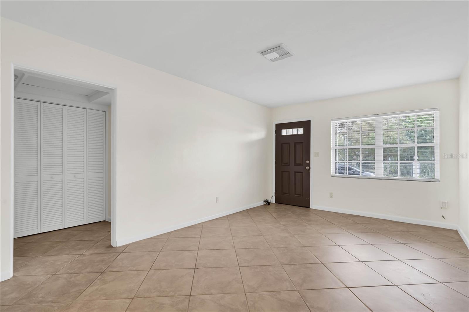 2037 Woodlawn Dr Property Photo 7