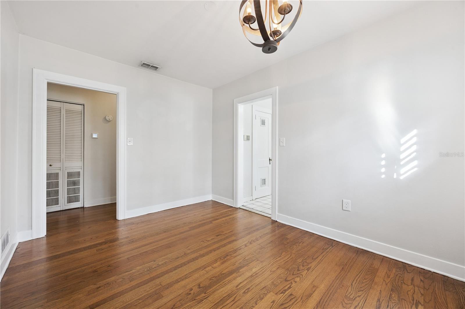 1815 E Central Blvd Property Photo 6
